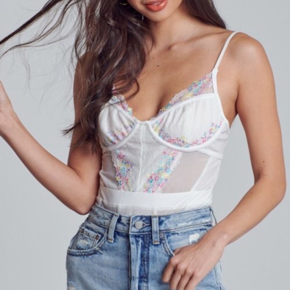 Flower Lace Bodysuit - Picture 3 of 6